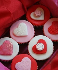 24 Valentine Cup Cakes